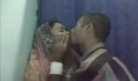 Để tải về video trên điện thoại. trong chất lượng cao và không cần phải đăng ký-nhấn vào nút