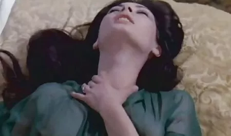 Xem phim khiêu dâm của một người đàn ông không phải đóng cửa, sau đó các cô gái tóc nâu tìm thấy một đường ra, và cô ấy cưỡi trên hình nộm và nhảy lên đến một làn sóng mạnh mẽ cực khoái khắp cơ thể mình làm tình trực tuyến với chiếc ghế cao. Để tải về miễn phí tình dục video trên điện thoại trong chất lượng cao và không cần đăng ký vào 